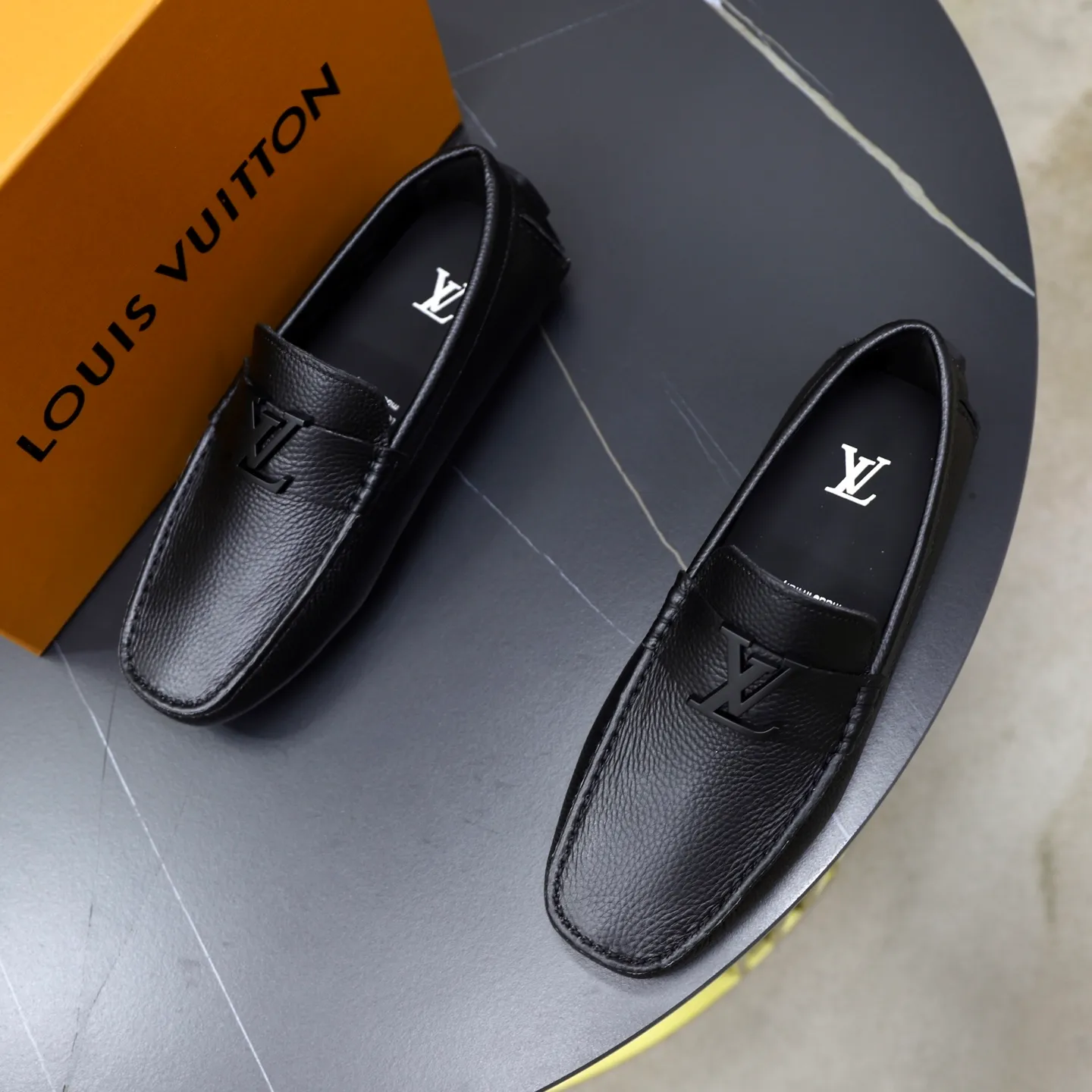 Ex-factory price: 480💰【LV】Louis Vuitton ⚠️High-end men’s driving and pedal series ⚠️38-44 (customized for 45) ⚠️All original cowhide leather! Thick and soft! Made entirely of calfskin lining! Rubber sheet anti-slip beanie sole! Three-dimensional package technology! Fashionable and classic! Handicrafts! Original high quality! Feel free to compare!